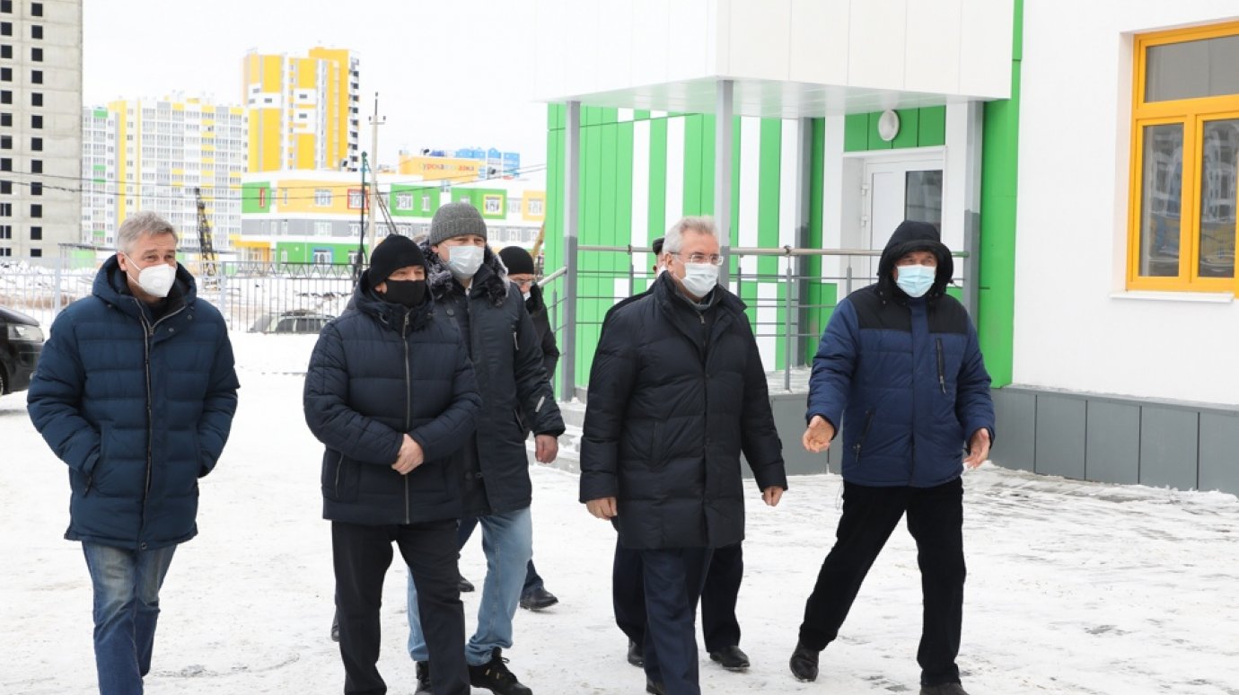К качеству претензий нет: губернатор оценил поликлинику в Спутнике