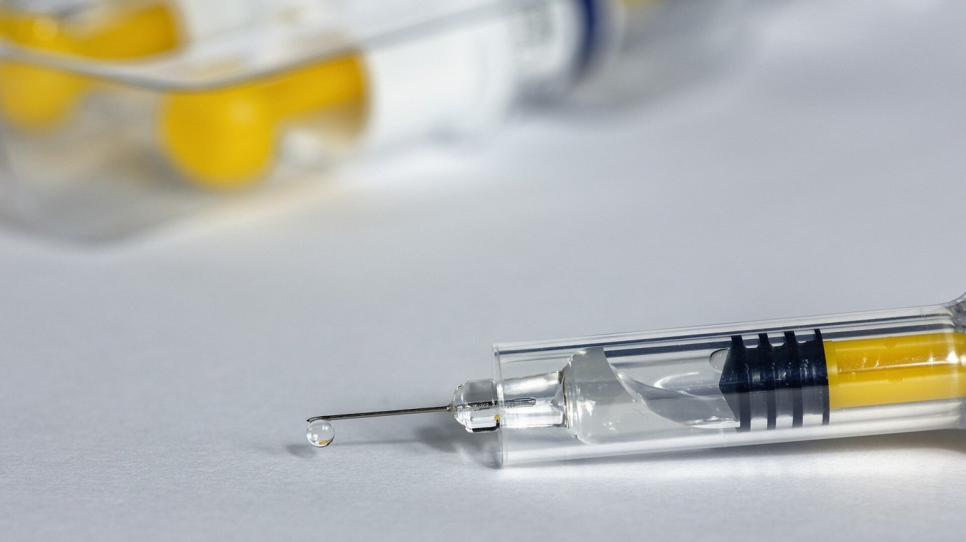 В области первый компонент вакцины от коронавируса получили 870 человек
