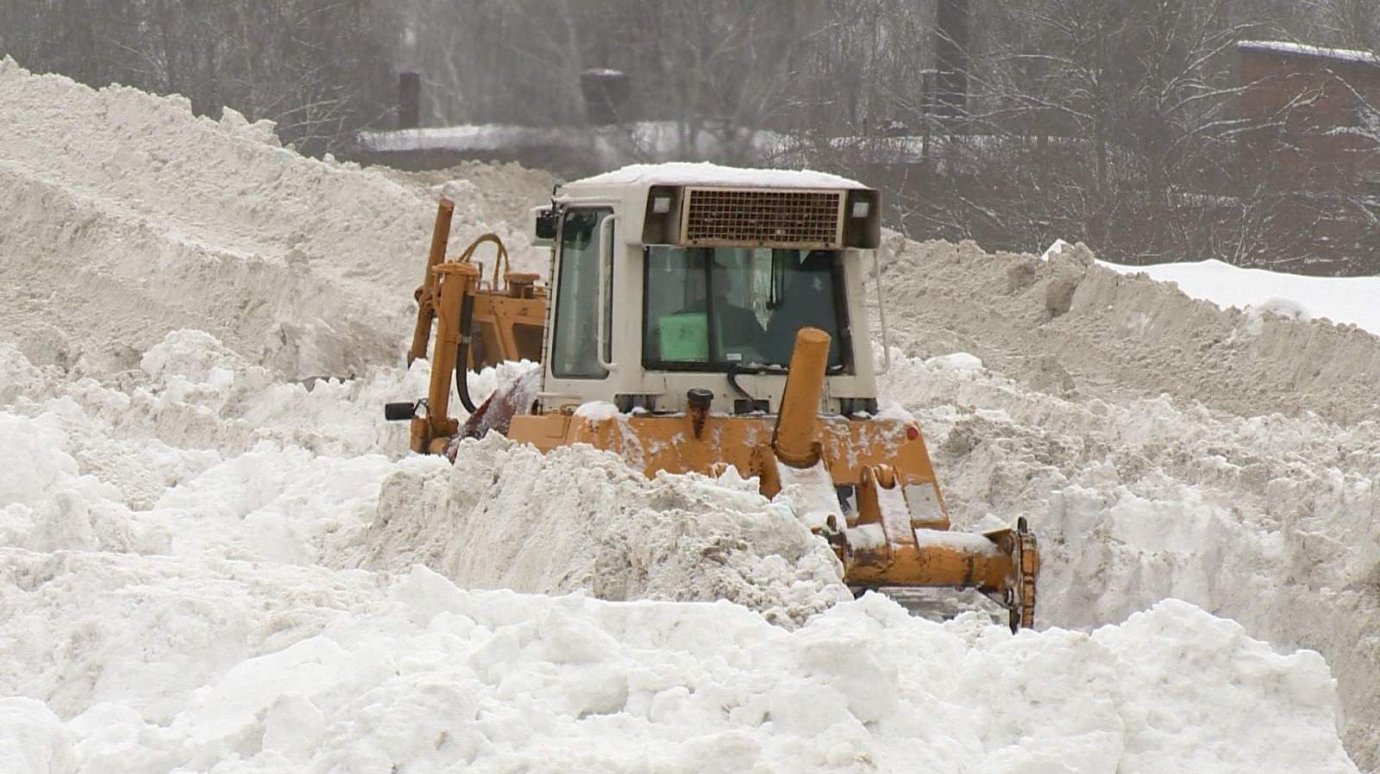 В Заречном автомобилистов попросили не мешать вывозу снега