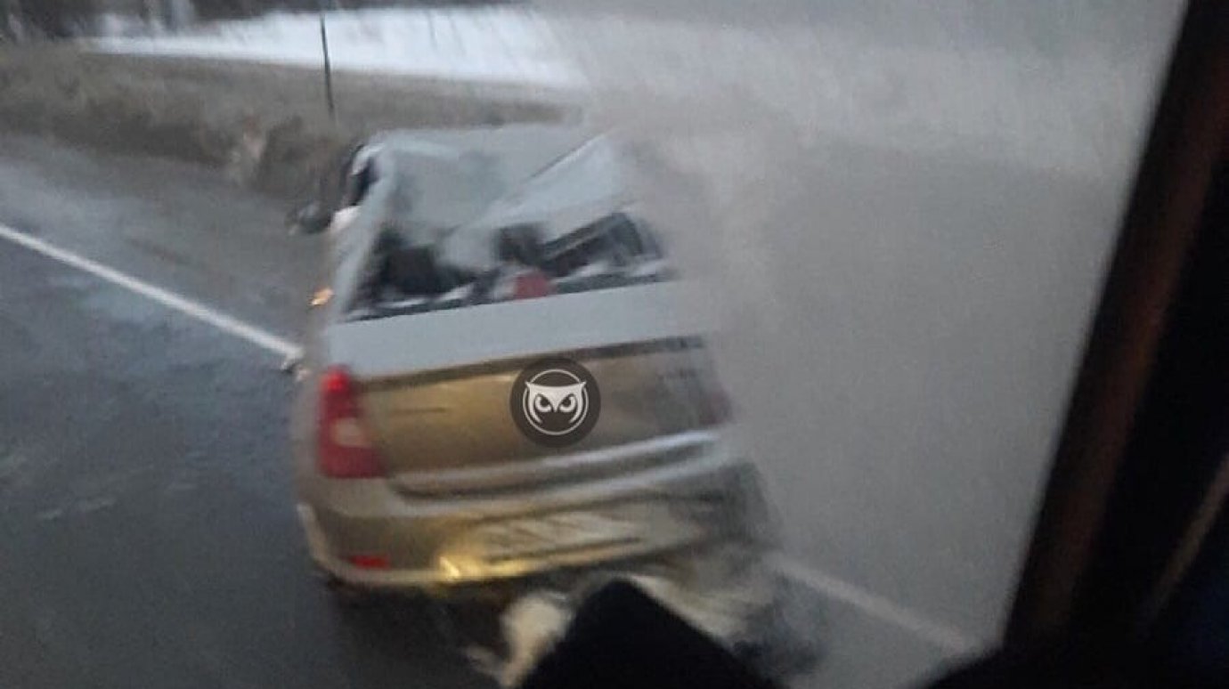 В Мокшанском районе Renault Logan покорежило в ДТП