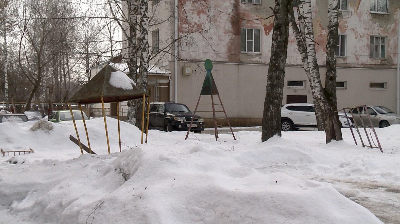 Двор на улице Ленина перестал быть местом притяжения жителей