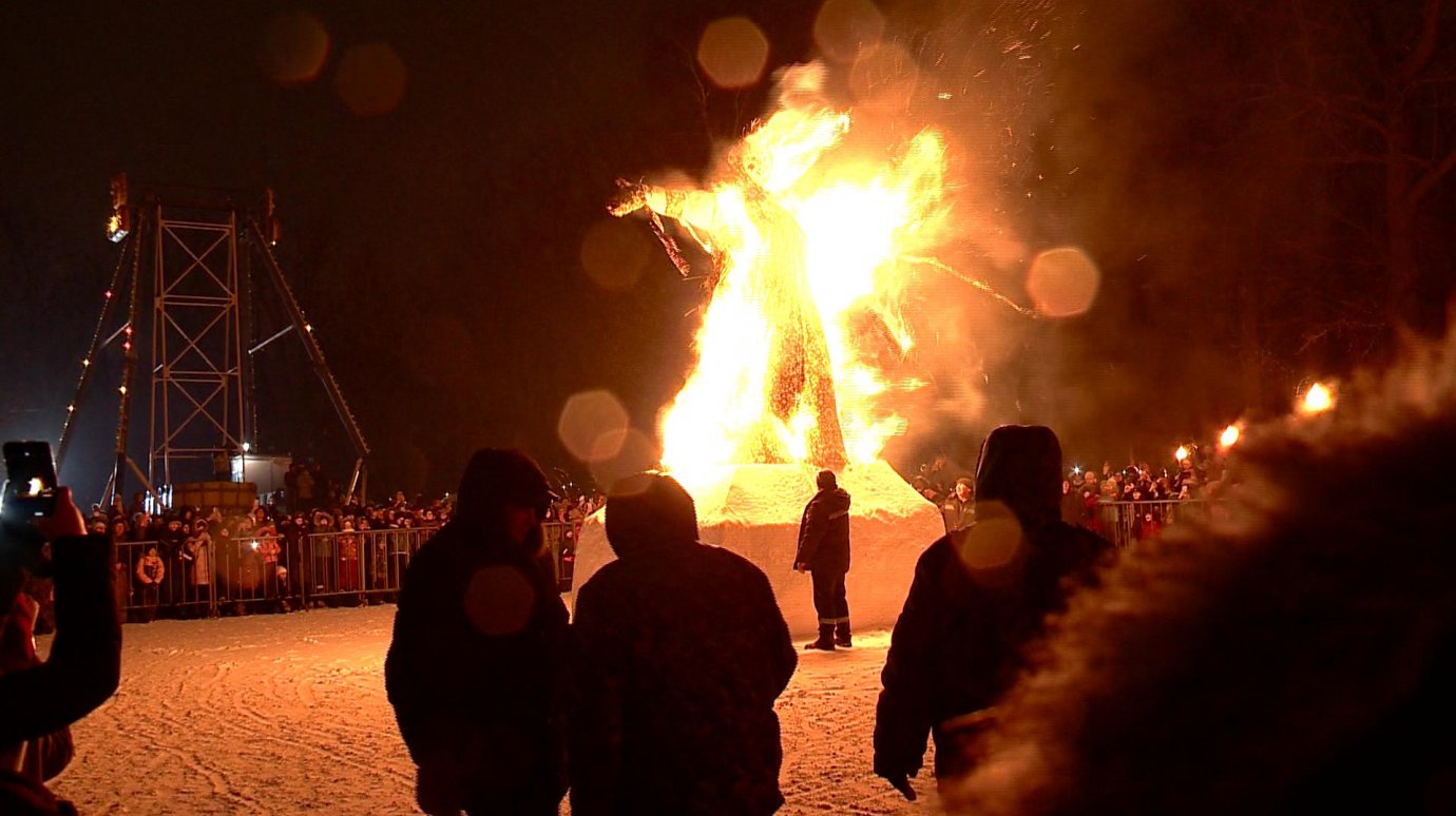 Тысячи пензенцев проводили зиму праздничными гуляньями