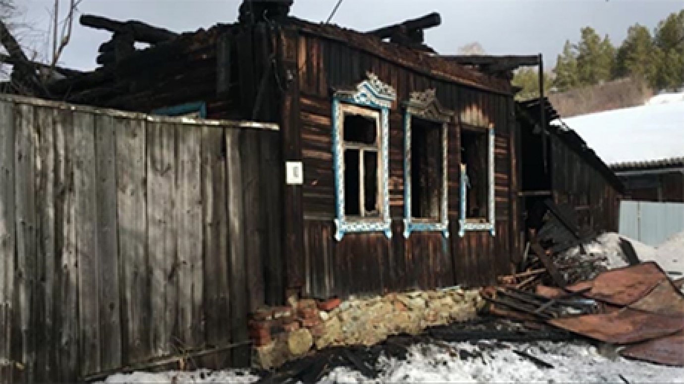 В Кузнецке мужчина не пустил в дом пожарных и сгорел