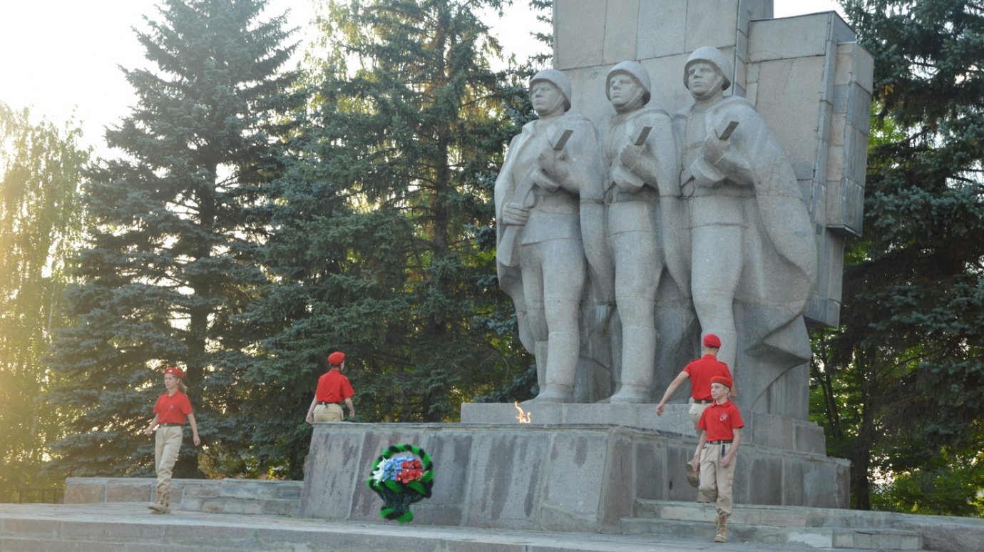 В Кузнецке заменят звезду Вечного огня у монумента «Три солдата»