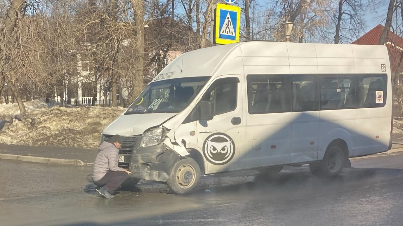 На ул. Кирова произошла очередная авария с маршруткой