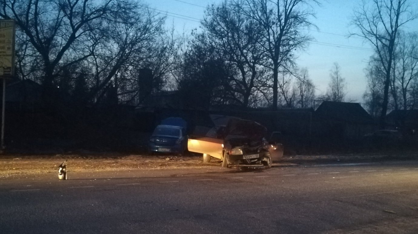 В серьезном ДТП в Кузнецком районе пострадали два человека