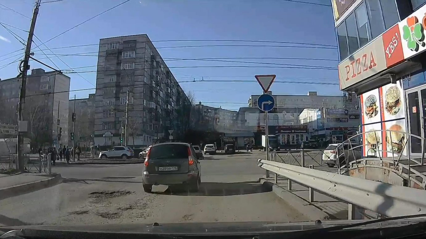 В Пензе водитель «Лады» забыл о знаке «Движение направо»