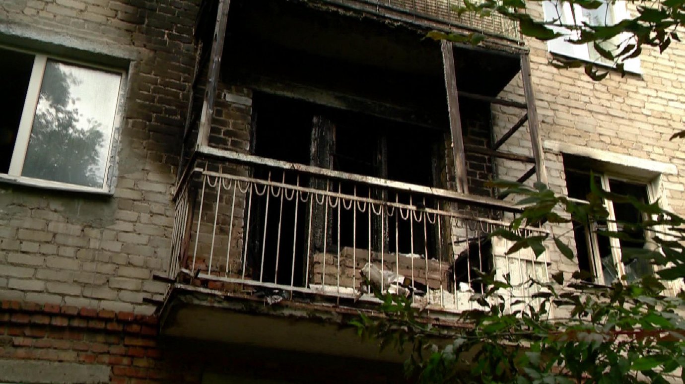 Жителей дома на Попова пугает соседство с горевшей квартирой