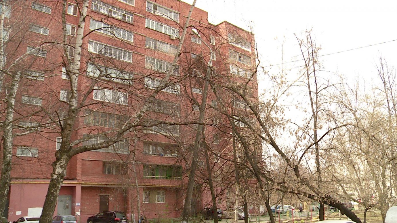 Пензенцы опасаются падения столба на улице Кулакова