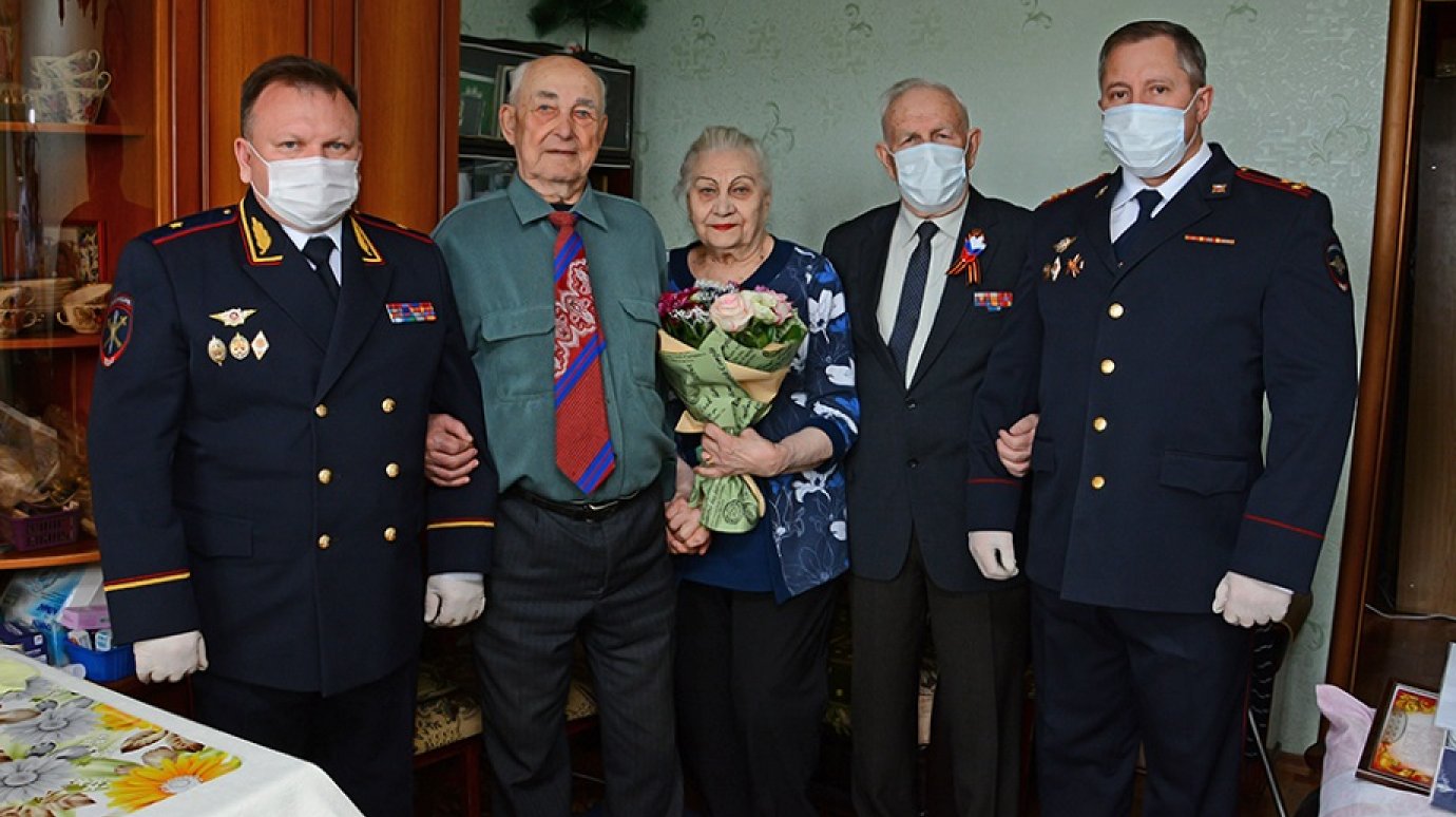 Главный полицейский Пензенской области поздравил ветеранов