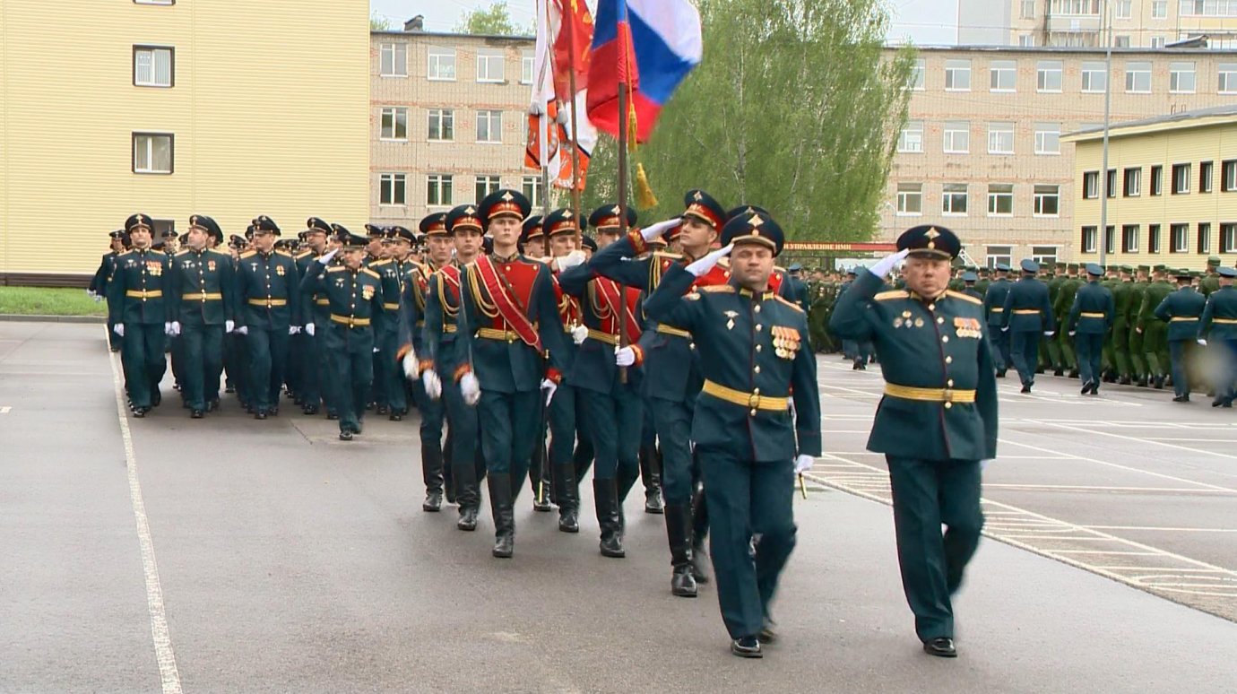 В пензенском артиллерийском институте прошел праздничный парад