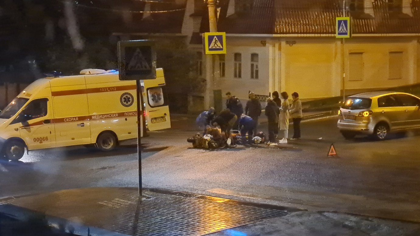 В вечерней аварии на ул. Чкалова пострадал водитель мопеда