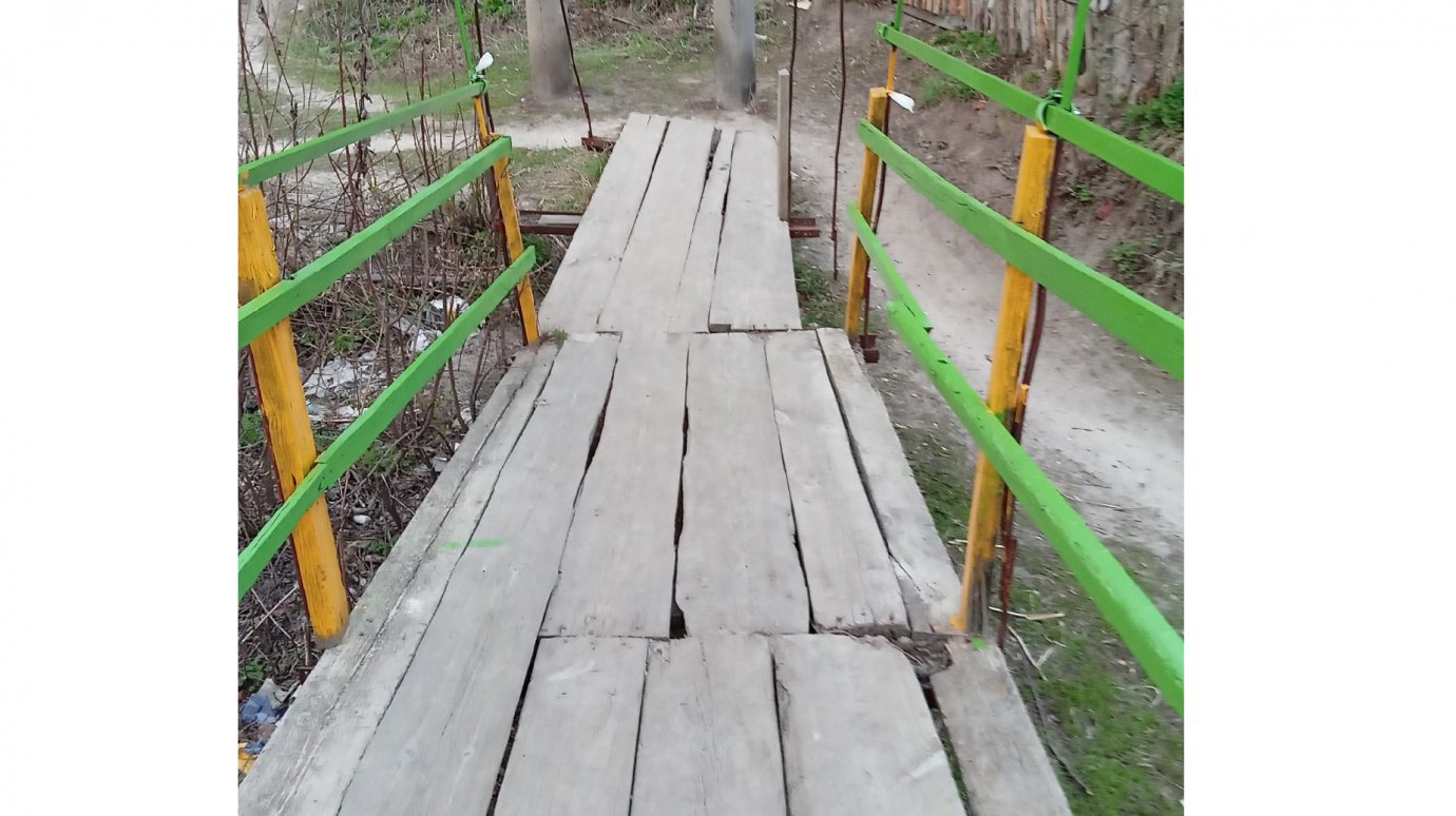 В Кузнецке аварийный мост через Труев обновили, покрасив перила