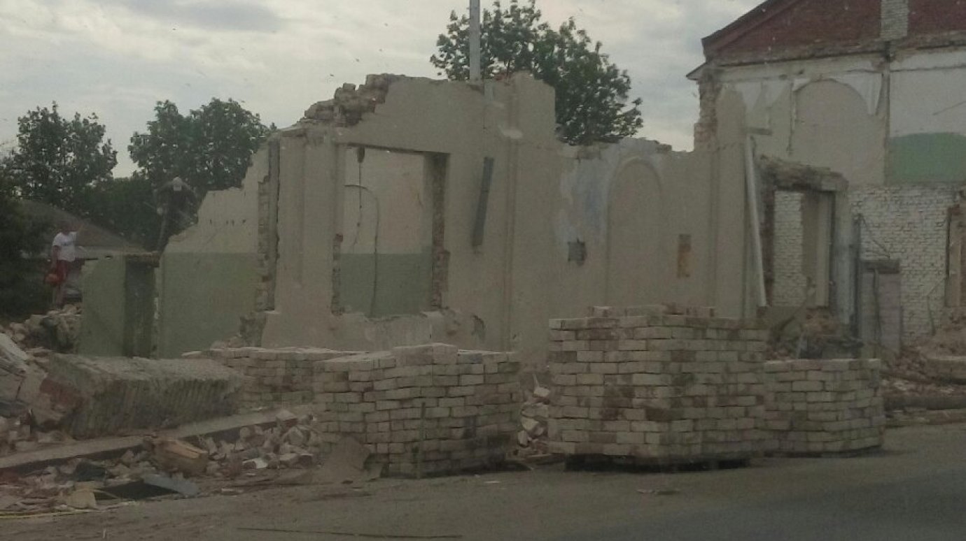 В Кузнецке доламывают здание штаба 354-й стрелковой дивизии