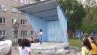 В Кузнецке артисты выступали на разваливающейся летней сцене