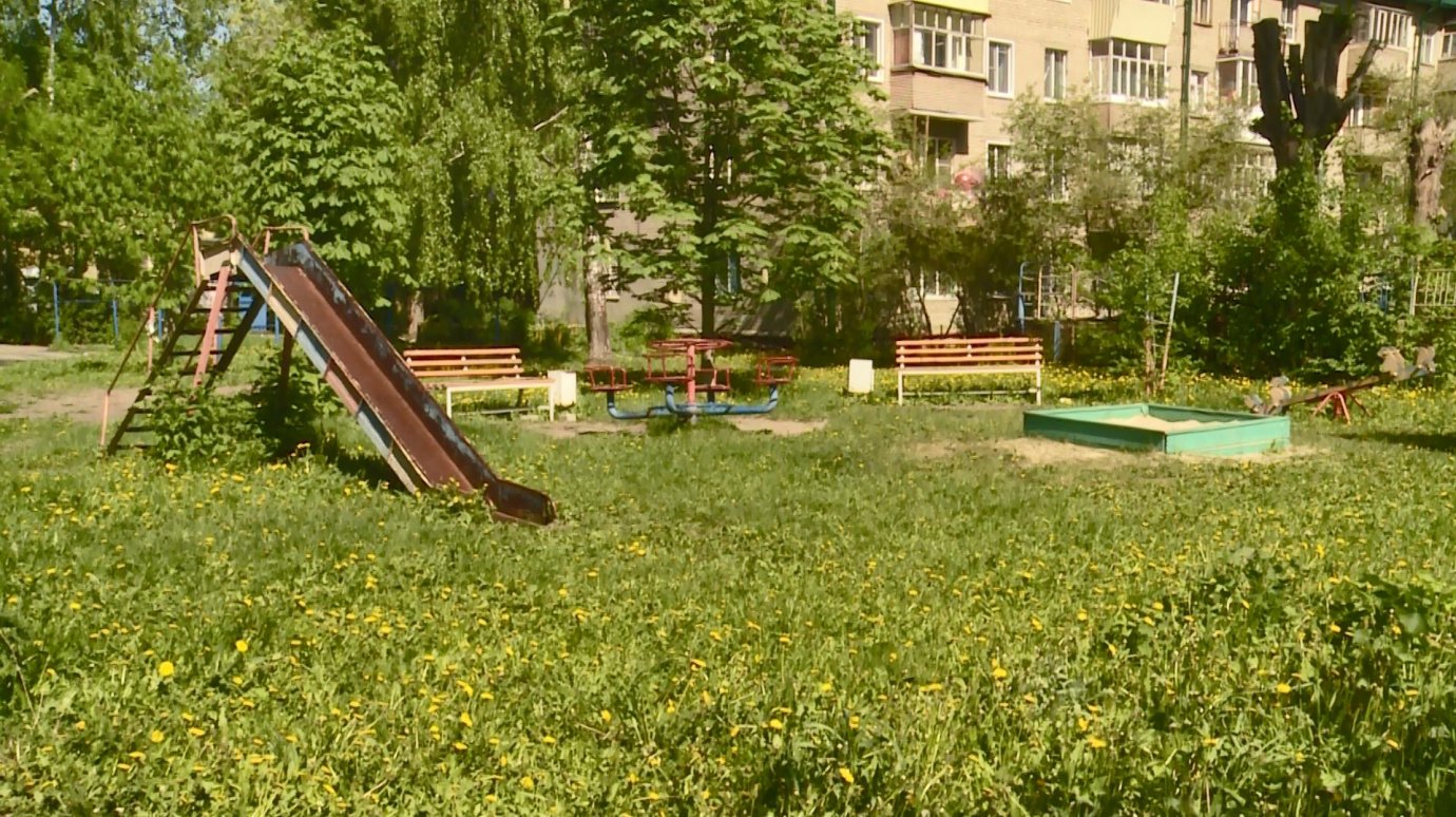 На улице Циолковского старые игровые элементы опасны для детей