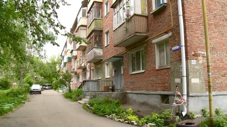 В Пензе пенсионерка пожаловалась на отсутствие скамеек во дворе