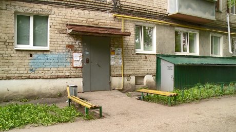 В Пензе пенсионерка пожаловалась на отсутствие скамеек во дворе