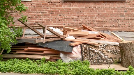 В Пензе пенсионерка пожаловалась на отсутствие скамеек во дворе