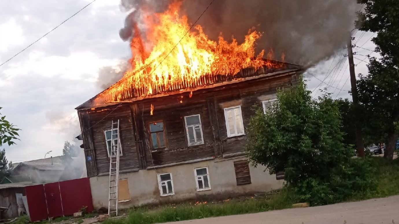 Из горящего дома в Кузнецке спасли пожилую женщину-инвалида