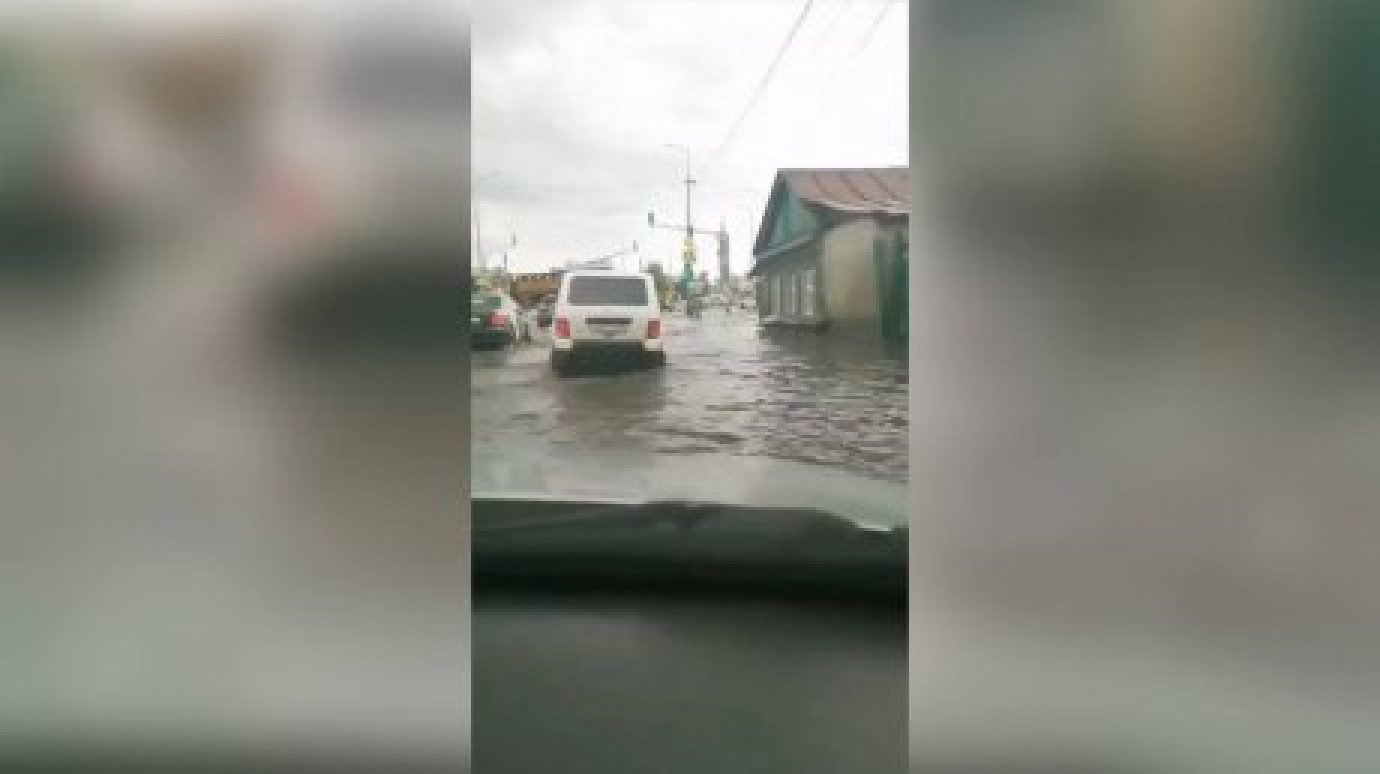 Депутат не смог перейти пензенские улицы во время дождя
