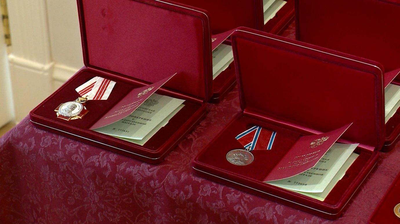 В Пензе более чем 30 профессионалам вручили награды