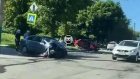 На ул. Куйбышева после столкновения машины развернуло поперек дороги