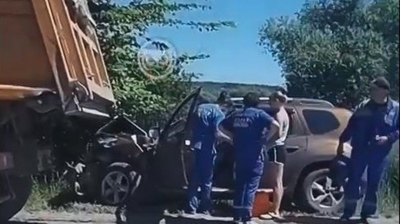 В жестком ДТП у села Ленино пострадал 74-летний водитель Renault
