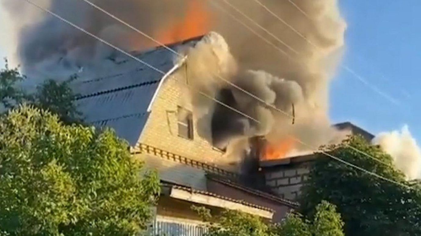 При пожаре на улице Будашкина люди не пострадали