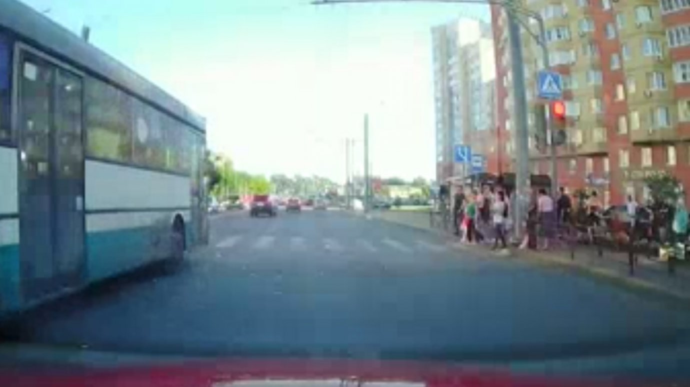 В Пензе оштрафовали водителя автобуса, проехавшего на красный