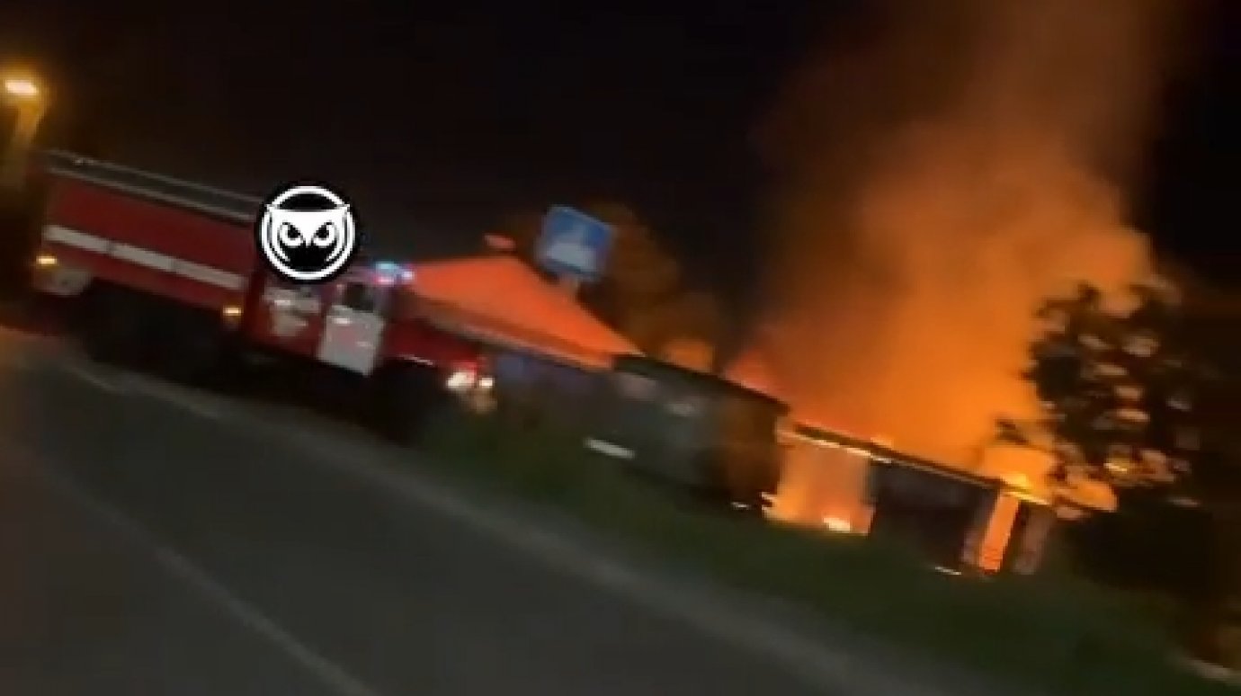 Ночной пожар в Нахаловке тушили 15 сотрудников МЧС