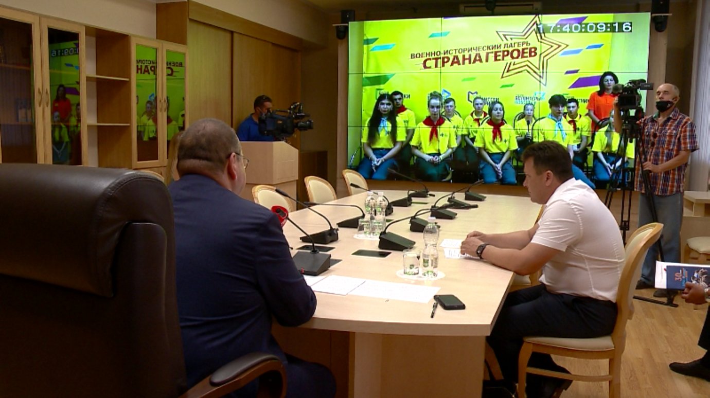 Олег Мельниченко поддержал участников лагеря «Страна героев»