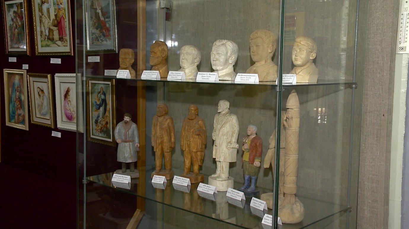 В Пензе открылась выставка деревянных резных скульптур