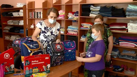 В Пензе начали раздавать наборы первоклассников