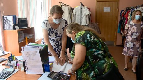 В Пензе начали раздавать наборы первоклассников