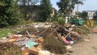Стыд и срам: Двор дома на ул. Депутатской стал большой свалкой