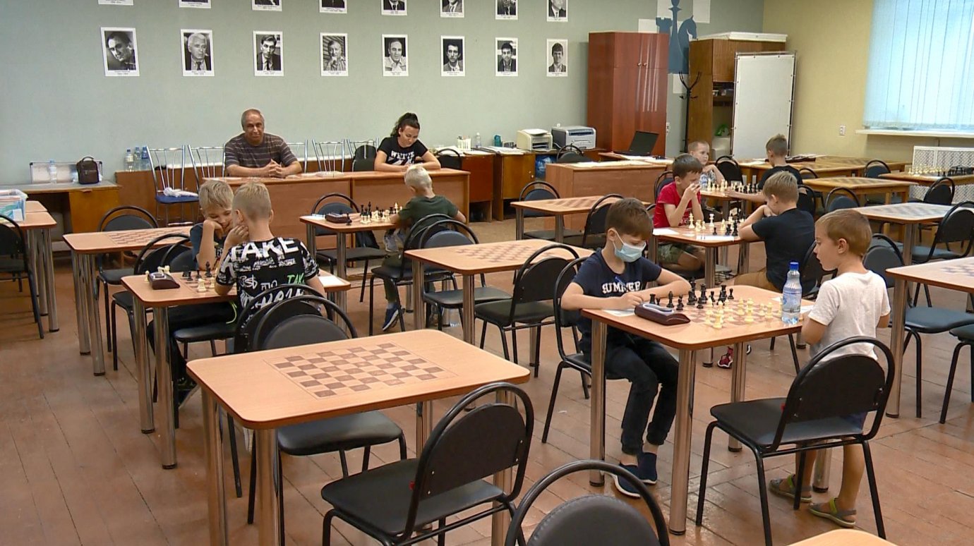 В Пензе школьники сразились на турнире по шахматам