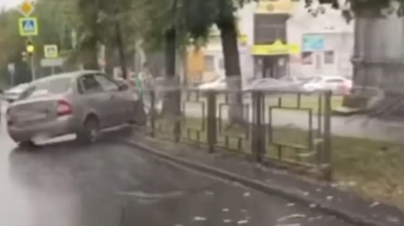 Соцсети: пензенские водители разучились ездить во время дождя