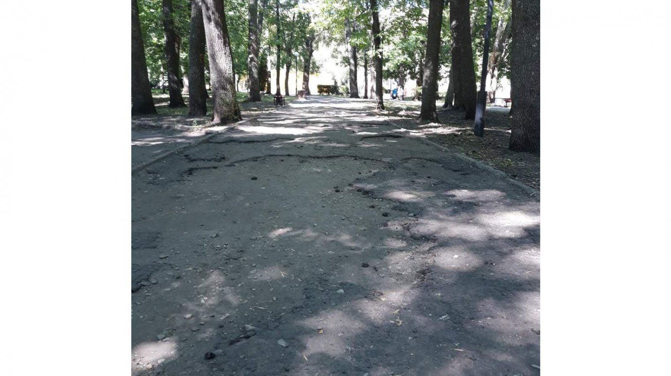 Дорожки Комсомольского парка не дождутся обновления в 2021 году