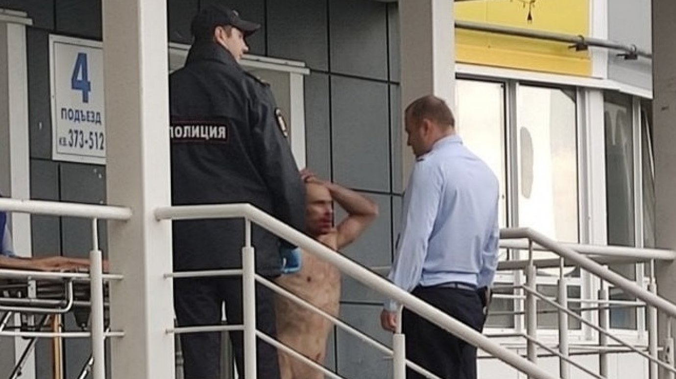 В Засечном полиция задержала голого мужчину, выпавшего из окна