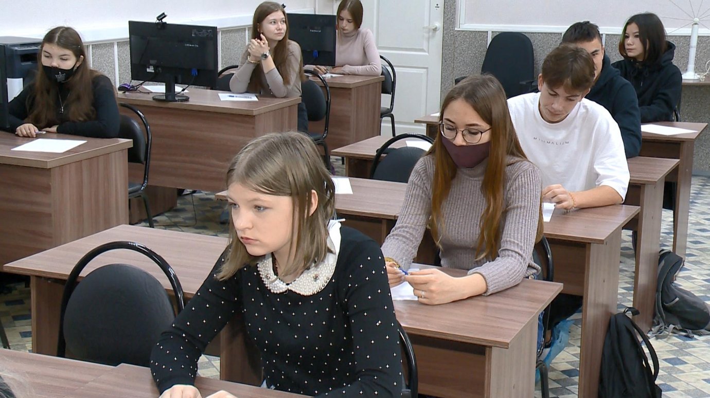 В Пензе первые студенты написали всероссийские проверочные работы