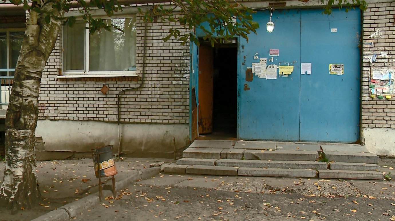 Жители домов на улице Каракозова пожаловались на отсутствие скамеек