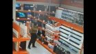 В пензенском магазине попал на видео парень, спрятавший товар в пакет