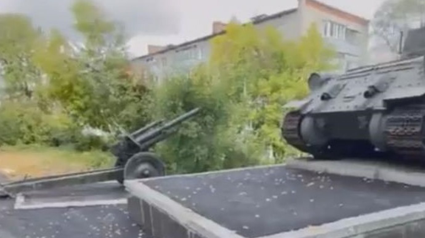 В Пензе закатывают в асфальт пространство у танка Т-34