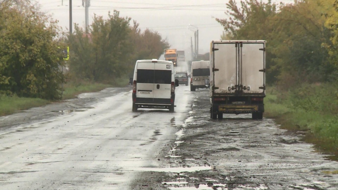 В Заре жителям неудобно ходить вдоль дороги без тротуаров