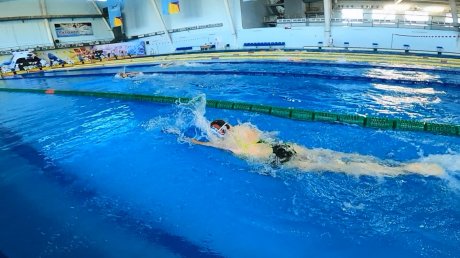 Во дворце водного спорта «Сура» собрались юные пловцы России