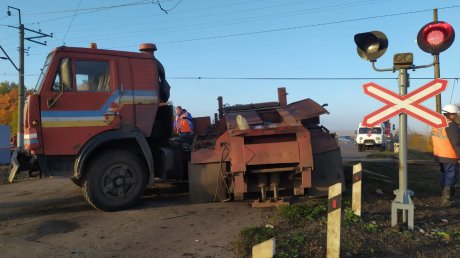 На место ДТП на переезде Лунино - Гольцовка прибыли следователи