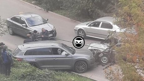 В Пензе двух человек увезли в больницу с места ДТП на ул. Лядова