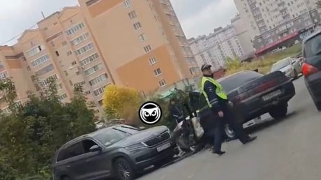 В Пензе двух человек увезли в больницу с места ДТП на ул. Лядова