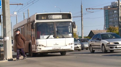 В автобусах № 130 стала доступна безналичная оплата проезда